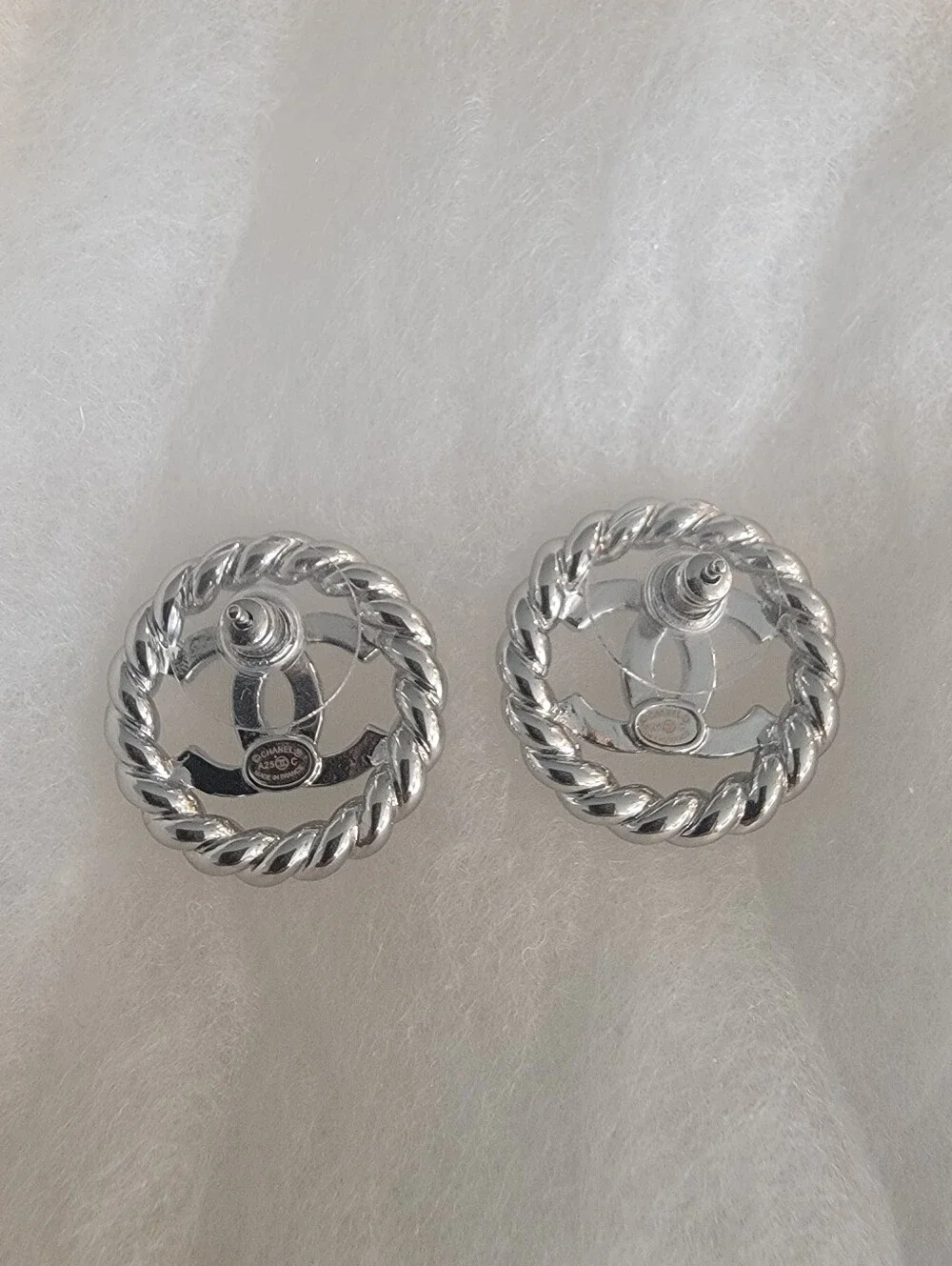 Authentic CHANEL CC Twisted Rope Border Stud Earrings Silver 2025 Cruise A25C
